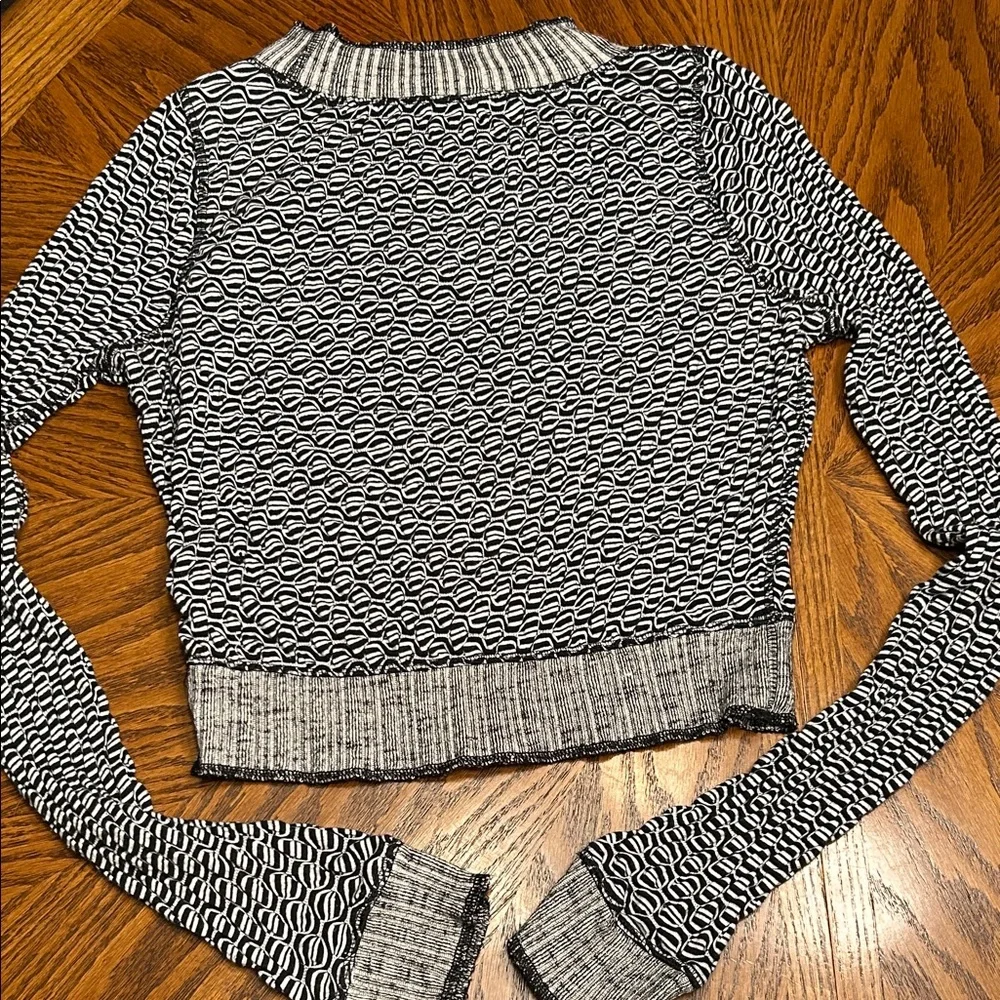 Free People Black & White Long Sleeve Monochrome Textured Crop Top. Size M
